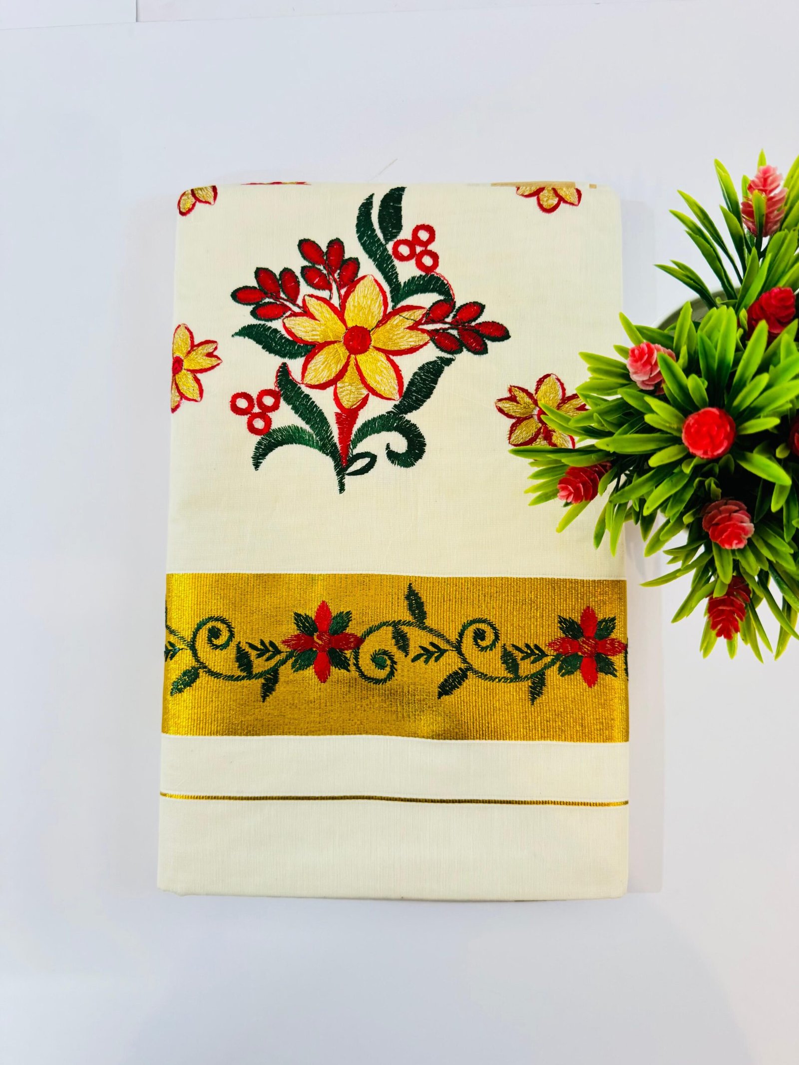 SF005 Kerala Handloom Saree - Image 1